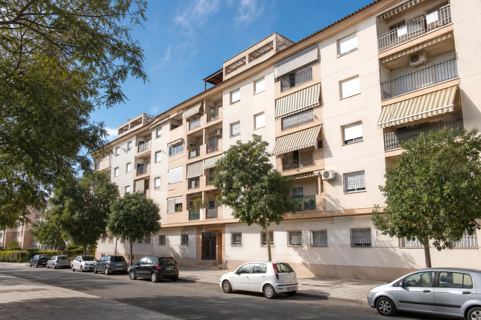 Edificio residencial plurifamiliar del Aljarafe con pisos para compartir entre estudiantes